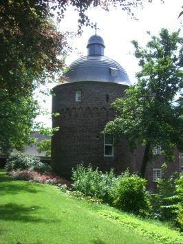 Bergen : Kasteel Well, Turm der Vorburg